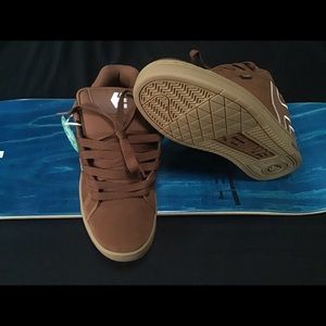 Etnies fader brown/gum shoes size8 brand new